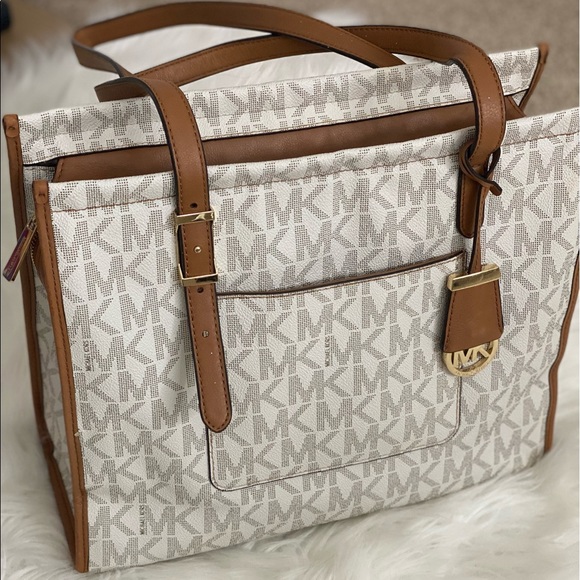 ❌SOLD❌ MICHAEL KORS PURSE - Picture 1 of 4